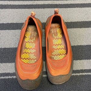 Woolrich Slip On Round Toe Shoe Orange Blk Yellow